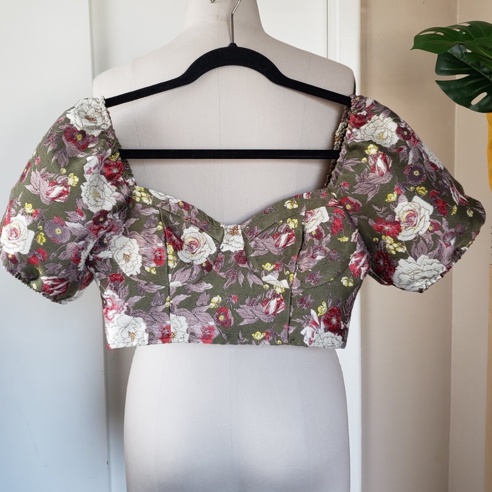 Super Cute Jacquard Crop Top Size Small!